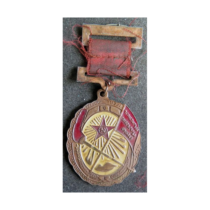 INCONNUE : Médaille militaire inconnue ? Chinoise ? Russe ?