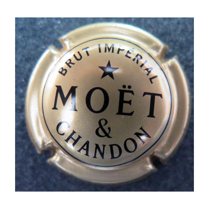 Capsule Muselet de bouteille de champagne MOET ET CHANDON n° 224 or foncé brut Impérial