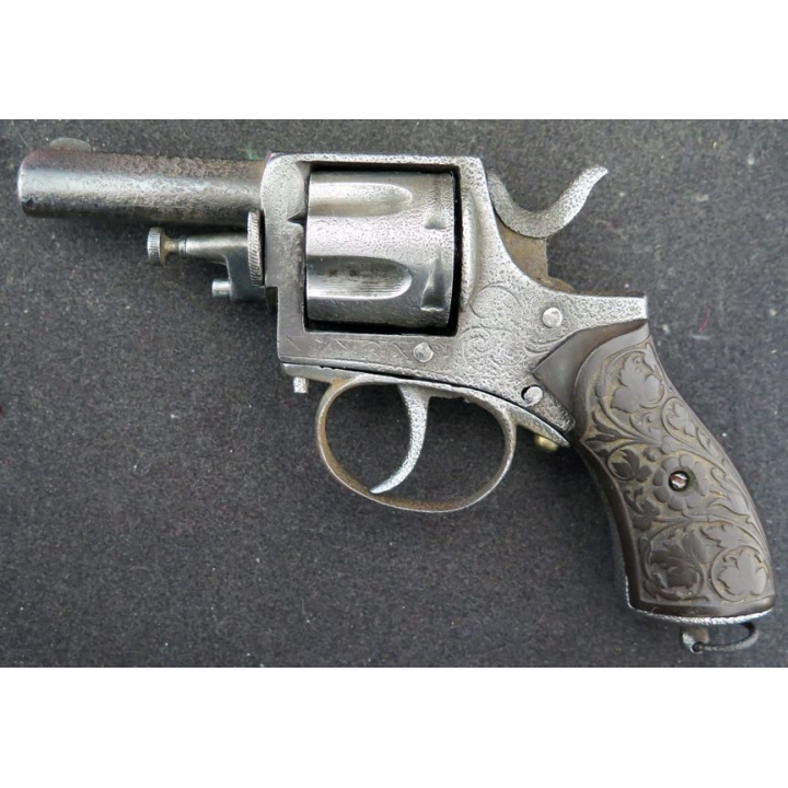 Révolver 9 mm à priori mécanisme défectueux état moyen