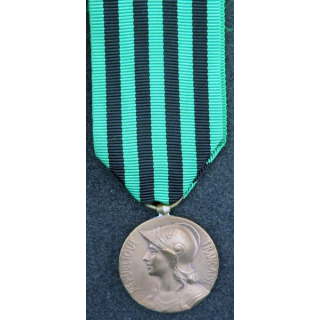 FRANCE : médaille commémorative de la guerre 1870-1871 en bronze diamètre 3 cm
