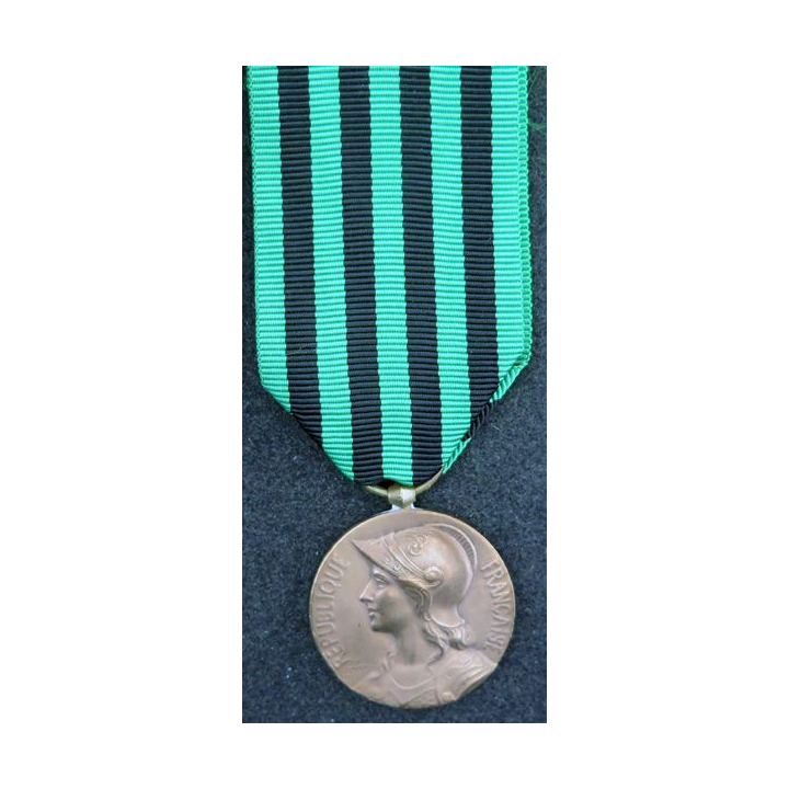 FRANCE : médaille commémorative de la guerre 1870-1871 en bronze diamètre 3 cm