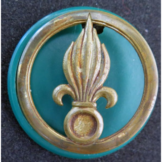 Insigne de béret de la légion Fabrication Coinderoux sur son support vert
