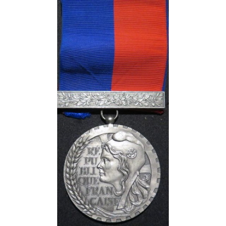 Grande Médaille de cou du Conseil de Prud'hommes de Romilly sur Seine diamètre 6,5 cm en bronze argenté 1981