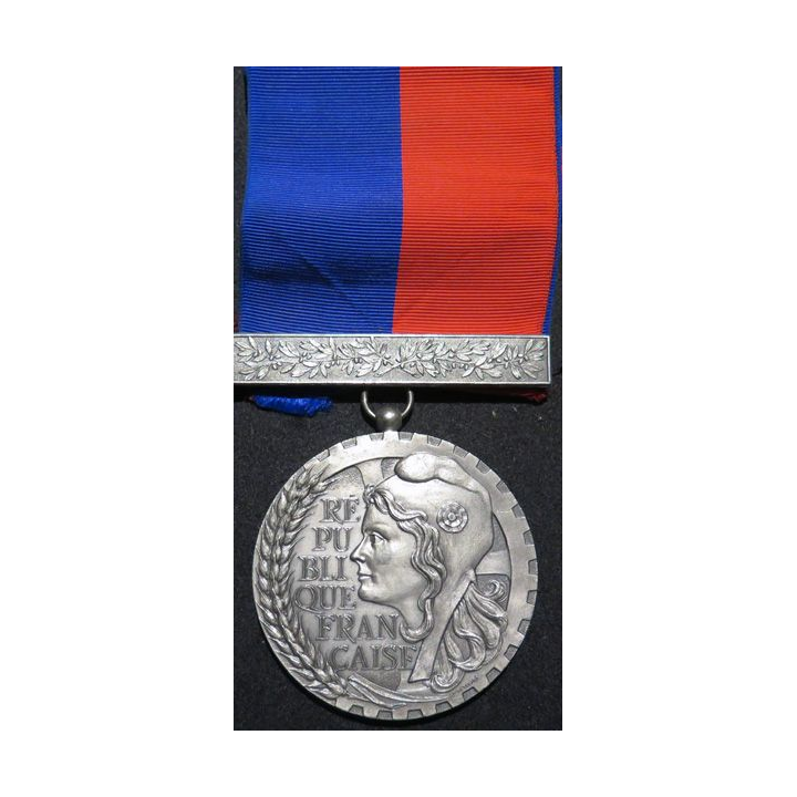 Grande Médaille de cou du Conseil de Prud'hommes de Romilly sur Seine diamètre 6,5 cm en bronze argenté 1981