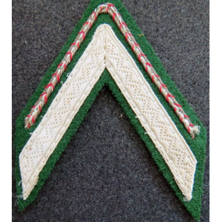 Galon de sergent ADL argenté sur tissu vert