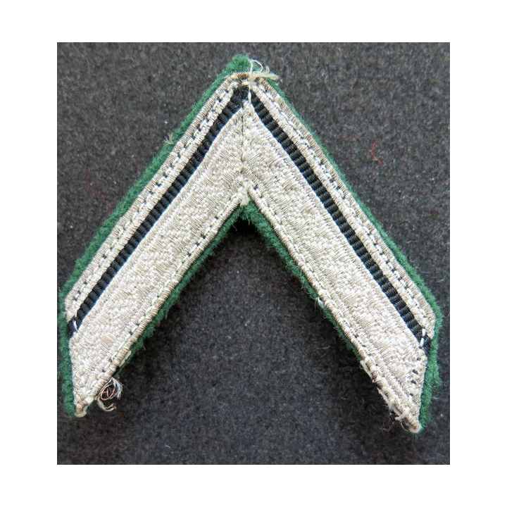 Galon de sergent ADL argenté sur tissu vert avec crochets