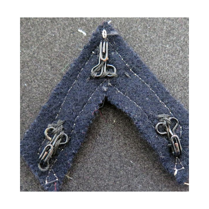 Galon de sergent ADL doré sur tissu  noir avec crochets
