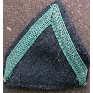 Galon de 1° Classe de la Légion vert sur tissu  noir avec crochets