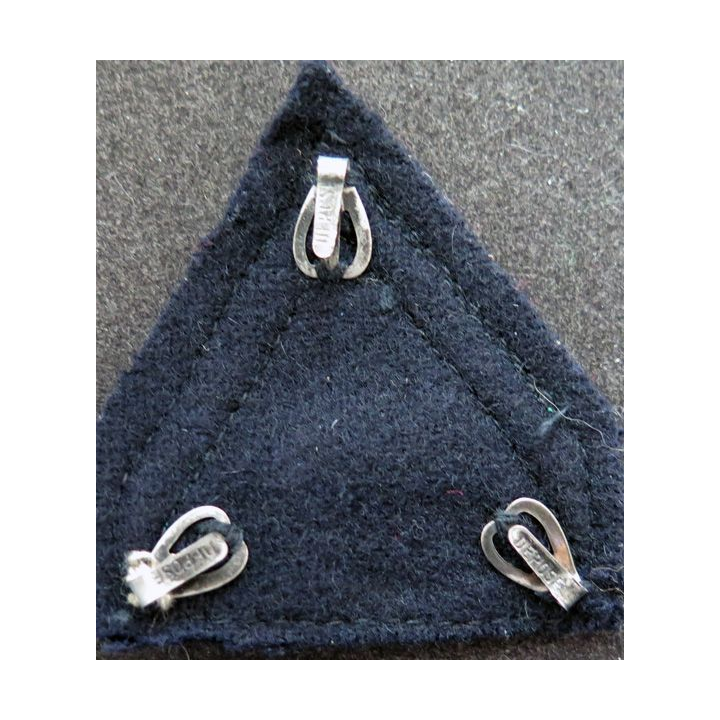 Galon de 1° Classe de la Légion vert sur tissu  noir avec crochets