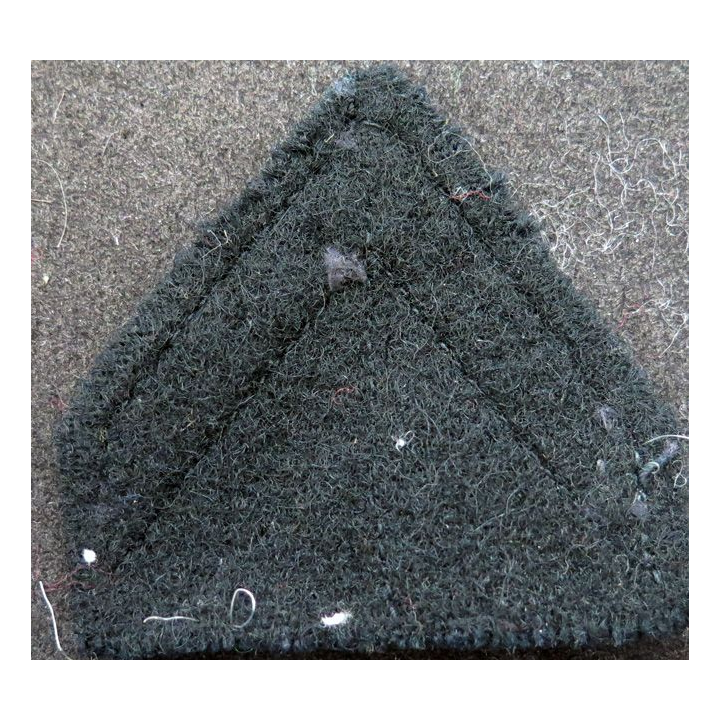 Galon de sergent ADL doré sur tissu bleu noir