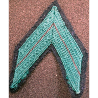 Galon de Caporal de la Légion vert sur tissu noir