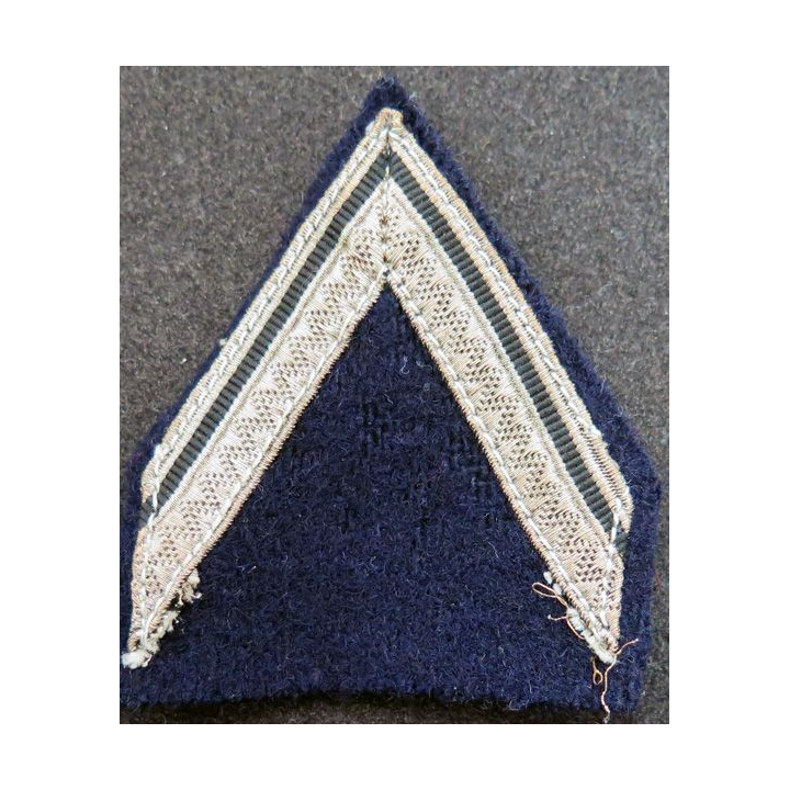 Galon de sergent ADL argenté sur tissu bleu noir avec crochets