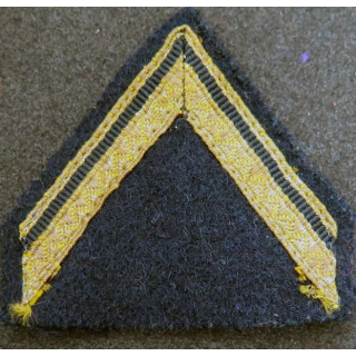 Galon de sergent ADL doré sur tissu bleu noir