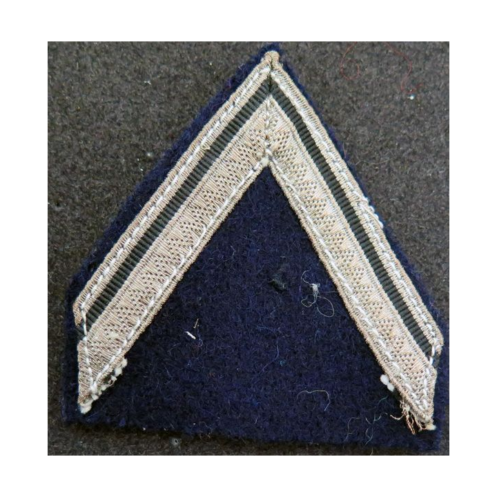 Galon de sergent ADL argenté sur tissu bleu noir avec crochets