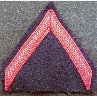Galon de 1° Classe rouge sur tissu  bleu noir