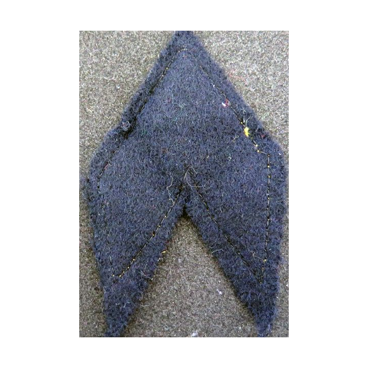 Galon de sergent Chef doré sur tissu bleu noir