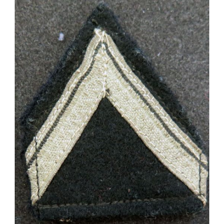 Galon de sergent ADL doré sur tissu  bleu noir avec traces de colle 