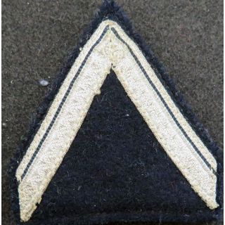Galon de sergent ADL argenté sur tissu bleu noir avec crochets