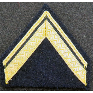 Galon de sergent ADL doré sur tissu bleu noir