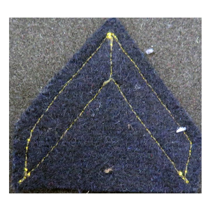 Galon de sergent ADL doré sur tissu bleu noir