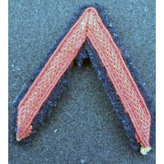 Galon de 1° Classe PDL rouge sur tissu  bleu noir