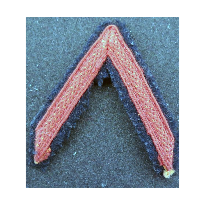 Galon de 1° Classe PDL rouge sur tissu  bleu noir