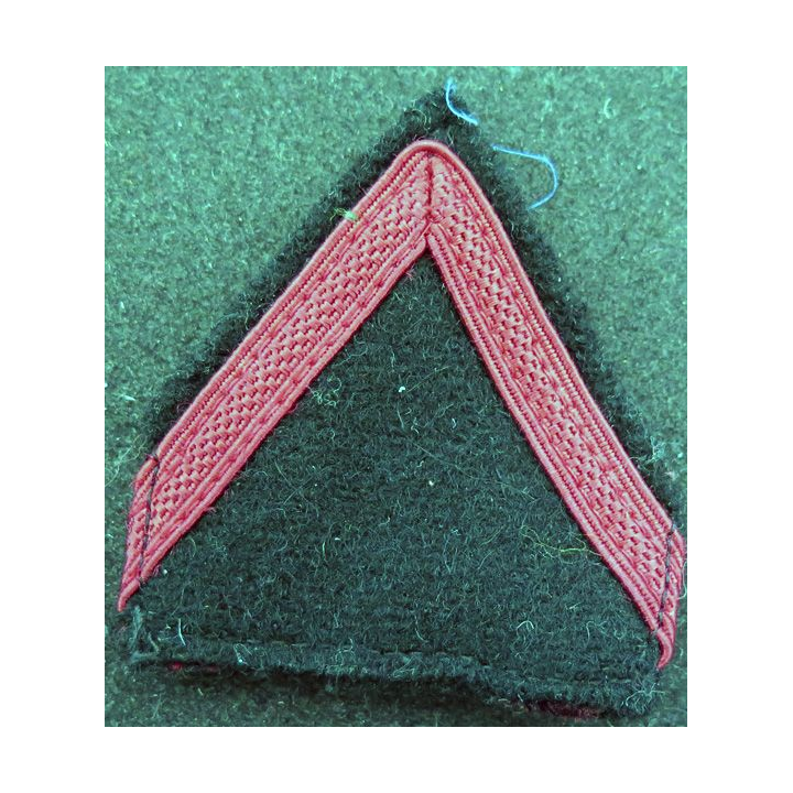 Galon de 1° Classe PDL rouge sur tissu  bleu noir