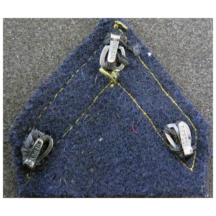 Galon de sergent ADL doré sur tissu  bleu noir avec crochets