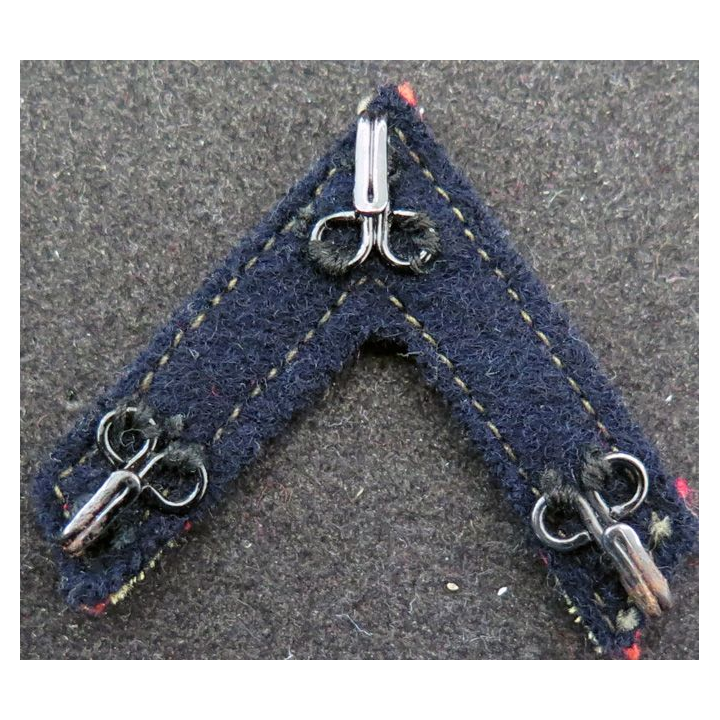 Galon de sergent PDL doré bordures rouges sur tissu  noir avec crochets