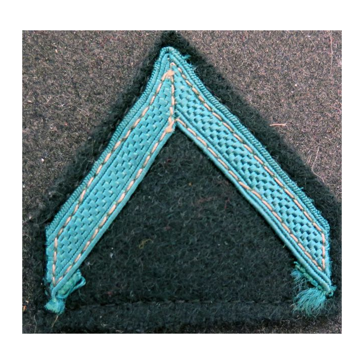 Galon de 1° Classe de la Légion vert sur tissu  noir avec crochets