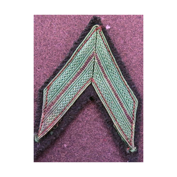 Galon de Caporal de la Légion vert sur tissu noir