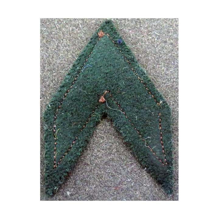 Galon de Caporal de la Légion vert sur tissu noir