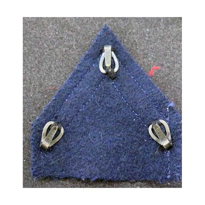 Galon de sergent ADL doré sur tissu  bleu noir avec crochets