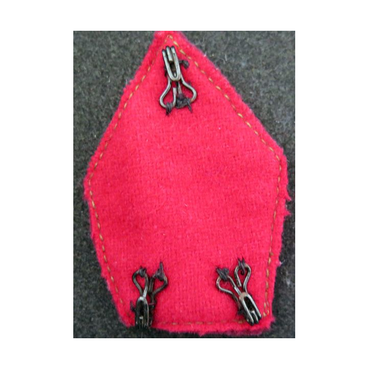 soutache (insigne de col) de médecin  en cannetille sur crochets