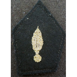 soutache (insigne de col) du commissariat en cannetille