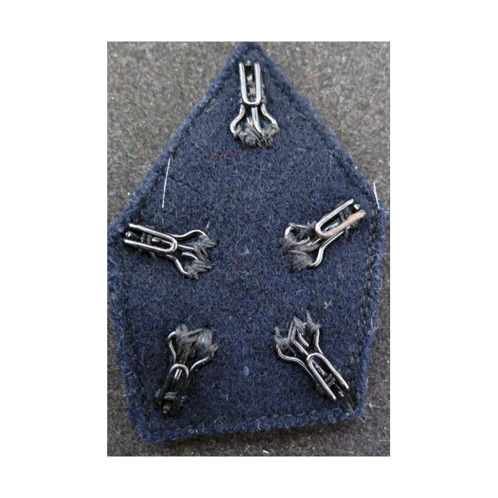 soutache (insigne de col) de l'Infanterie de Marine en cannetille avec crochets