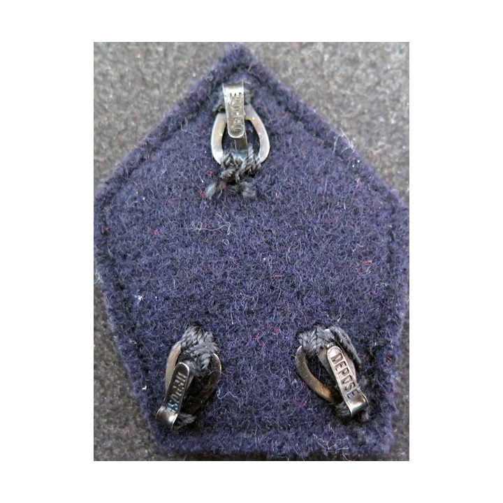 soutache (insigne de col) de l'Infanterie de Marine en cannetille avec crochets