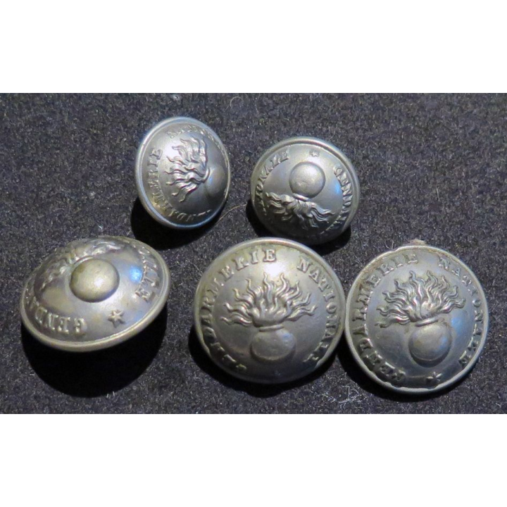 LOT de 5 vieux boutons métal argentés de veste d'uniforme de la gendarmerie nationale