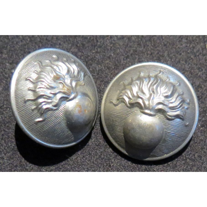 LOT de 2 boutons métal argentés de veste d'uniforme de la gendarmerie nationale