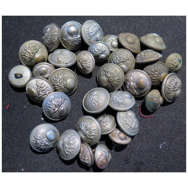LOT de 33 boutons métal argentés et bronzés mats de veste d'uniforme de la gendarmerie nationale