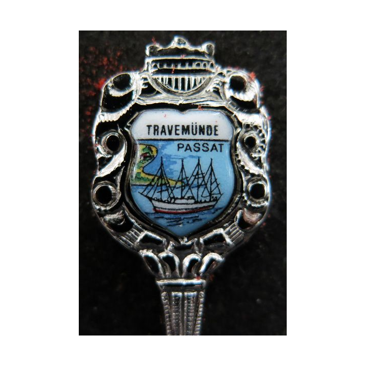 PETITE CUILLERE de collection argentée de Travemünde dans sa boite