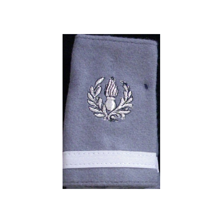 Fourreau de sous-lieutenant du commissariat sur fond gris clair