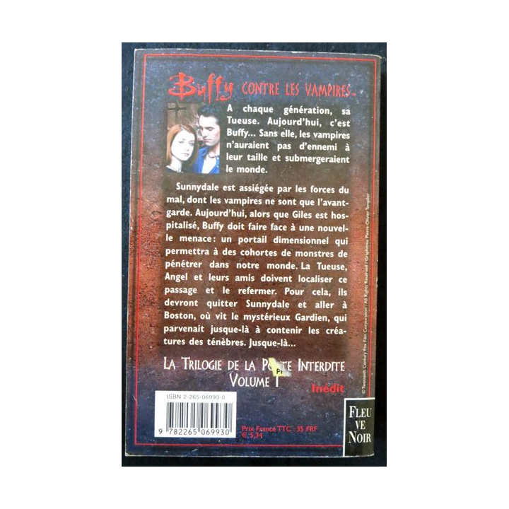 Buffy : Loin de Sunnydale de Christopher Golden & Nancy Holder aux Editions Fleuve Noir