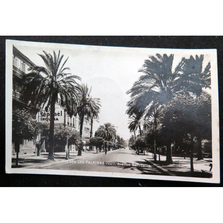 Carte postale de Hyères Les Palmiers Avenue Gambetta 1945