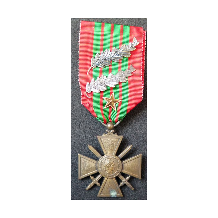 FRANCE : Croix de guerre 1939 avec un ruban avec 2 palmes et 1 étoile en bronze