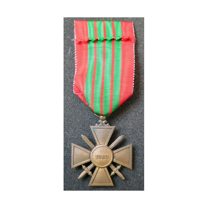 FRANCE : Croix de guerre 1939 avec un ruban avec 2 palmes et 1 étoile en bronze