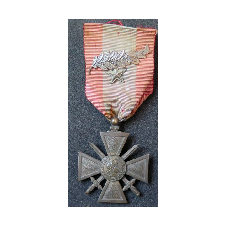 FRANCE : Croix de guerre des théâtres d'opérations extérieures en bronze avec palme et clou bronze