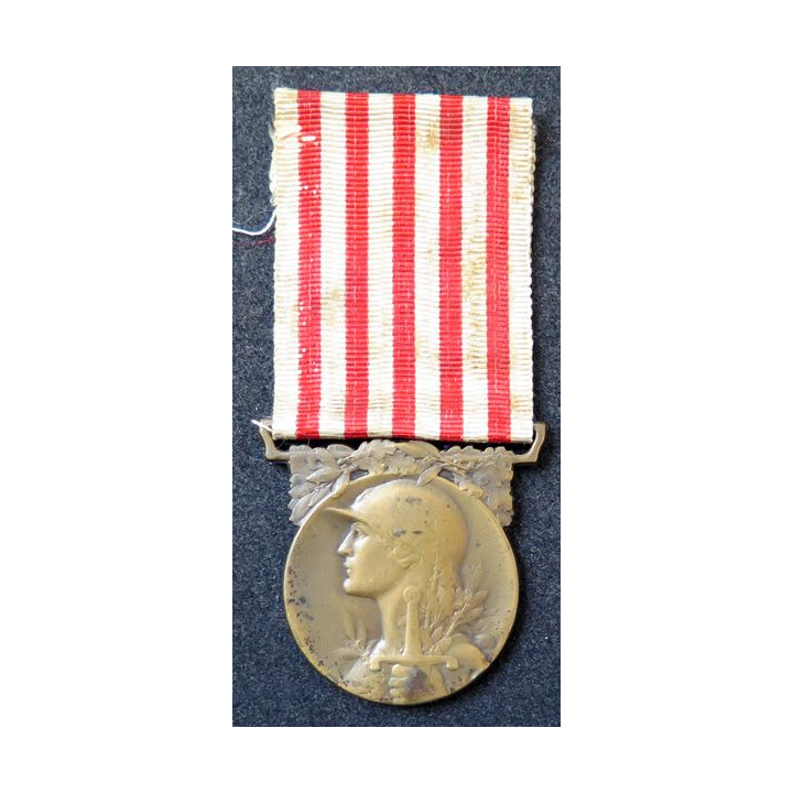 FRANCE : médaille commémorative de la Grande guerre 1914-1918 en bronze ruban défraichi