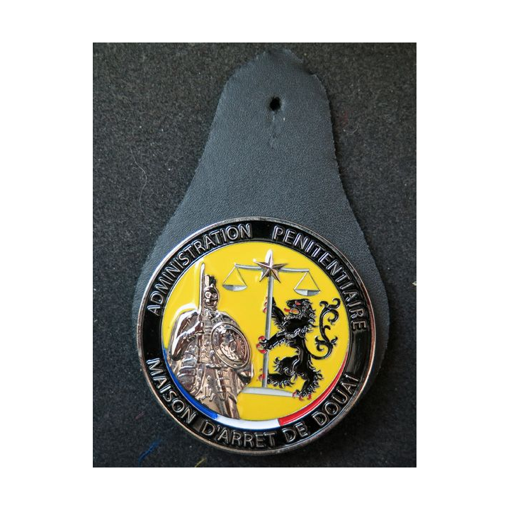 Insigne de l'administration pénitentiaire Maison d'arrêt de Douai n° 118