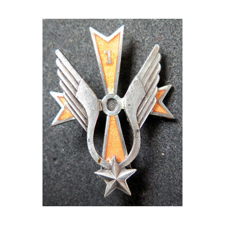 GALDIV n° 1 : insigne du groupe d'aviation légère divisionnaire n°1 type 2 de fabrication Arthus Bertrand G. 2407 en émail